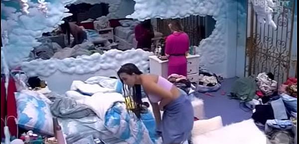  Rafa Kalimann pagando peitinho e mostrando a xota no BBB20